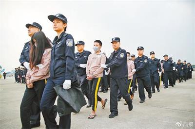 老挝警方向中方移交联合侦破电信诈骗案191名犯罪嫌疑人